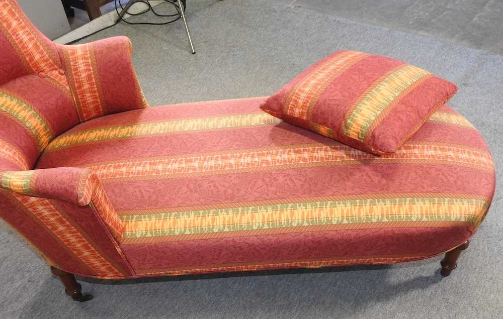 A 19th century French red upholstered chaise longue - Image 7 of 7