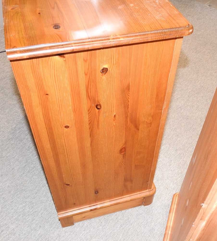 A pine chest of drawers, together with a narrow chest of drawers - Image 9 of 13