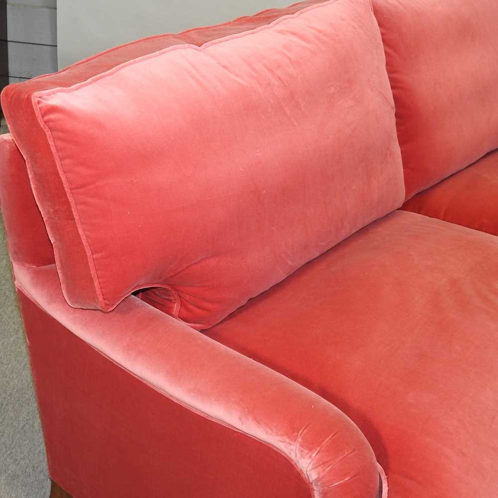 A good quality modern Howard style red velvet upholstered three seat sofa - Image 9 of 18