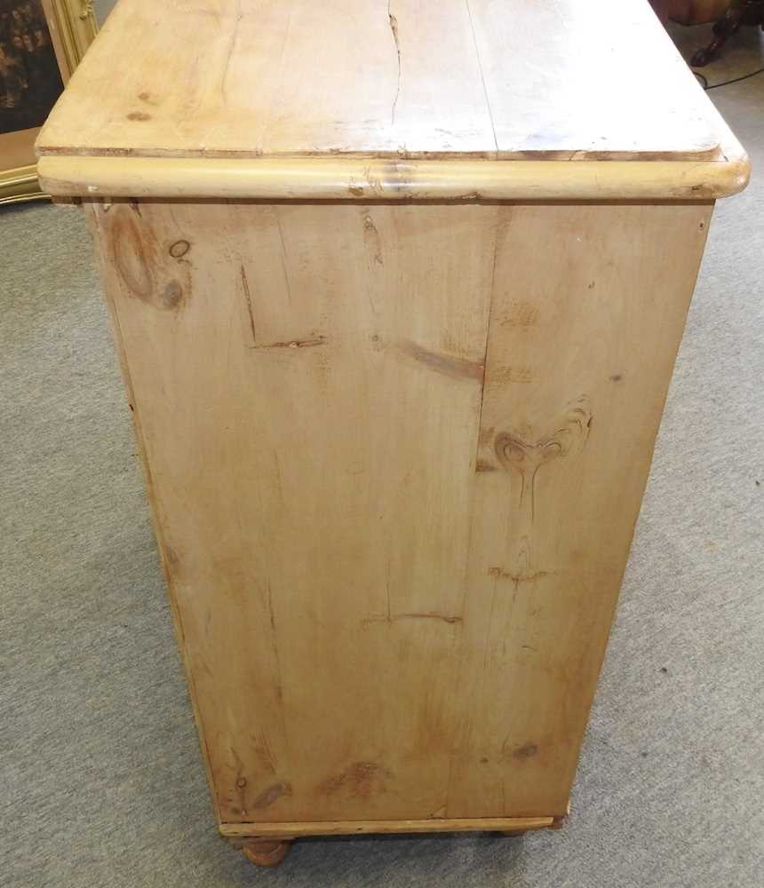 A Victorian pine chest - Image 9 of 9