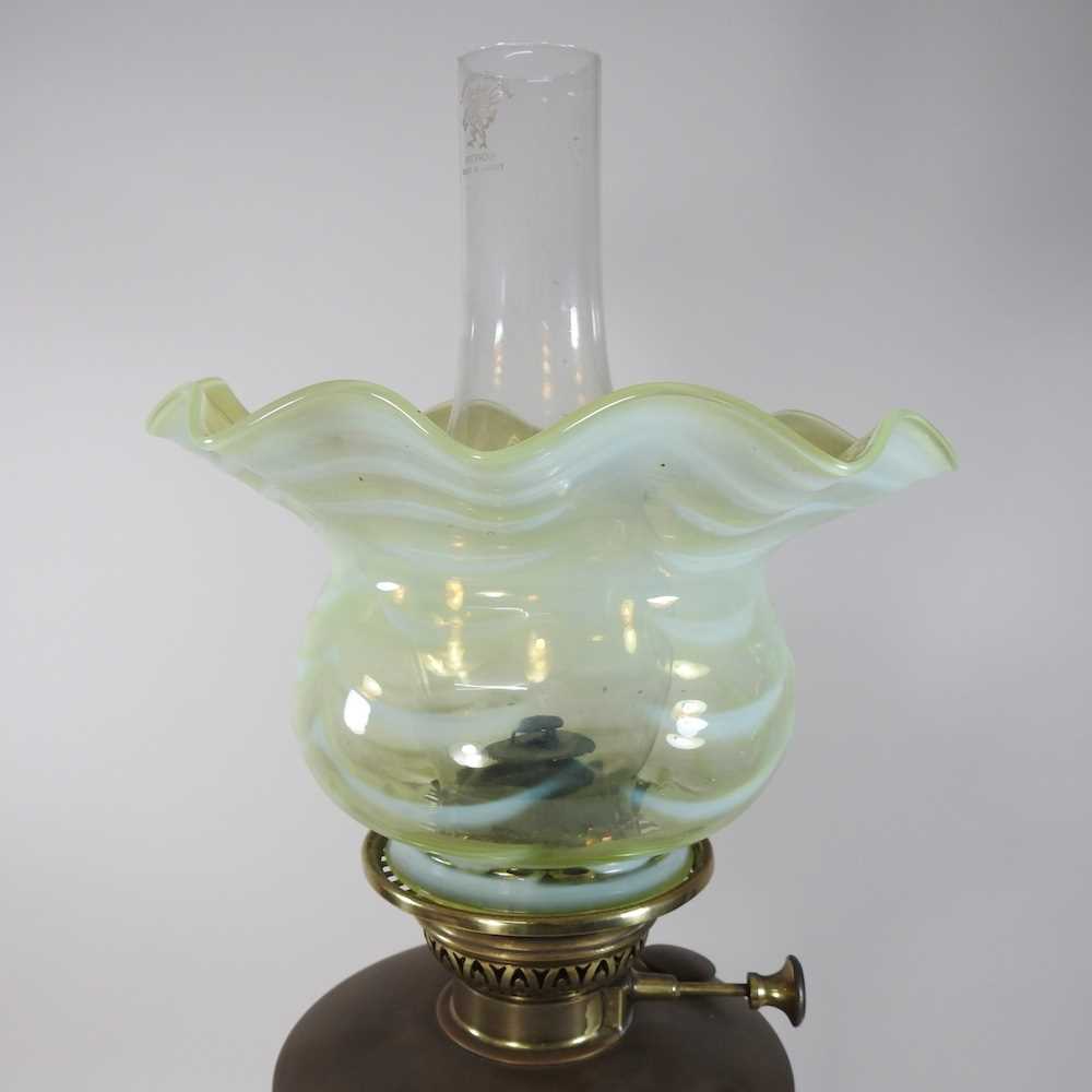 An Arts and Crafts copper and brass oil lamp - Image 6 of 10