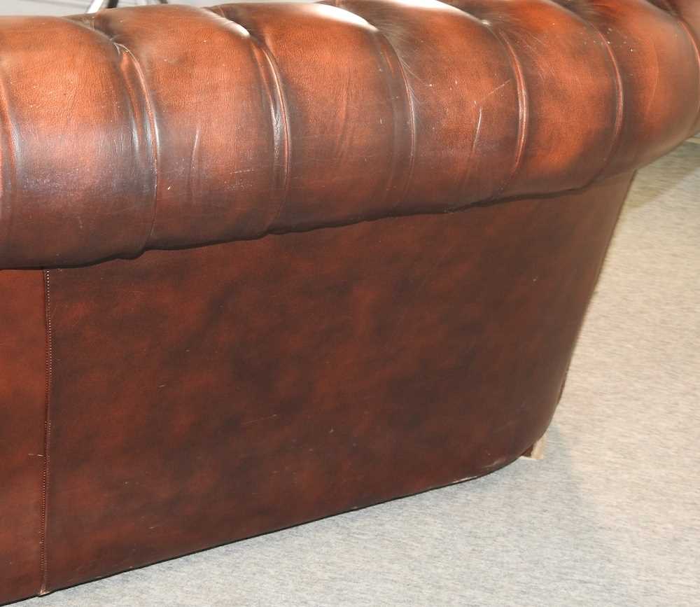 A red leather upholstered button back chesterfield sofa - Image 15 of 18