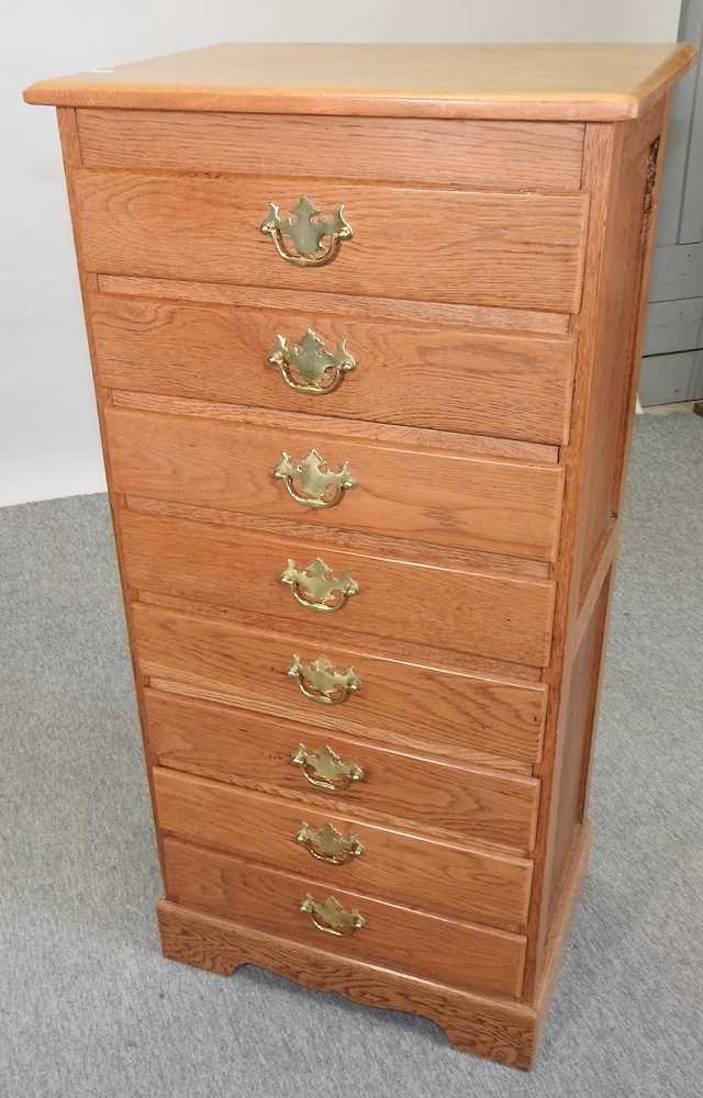 A modern narrow oak chest of drawers - Image 5 of 10