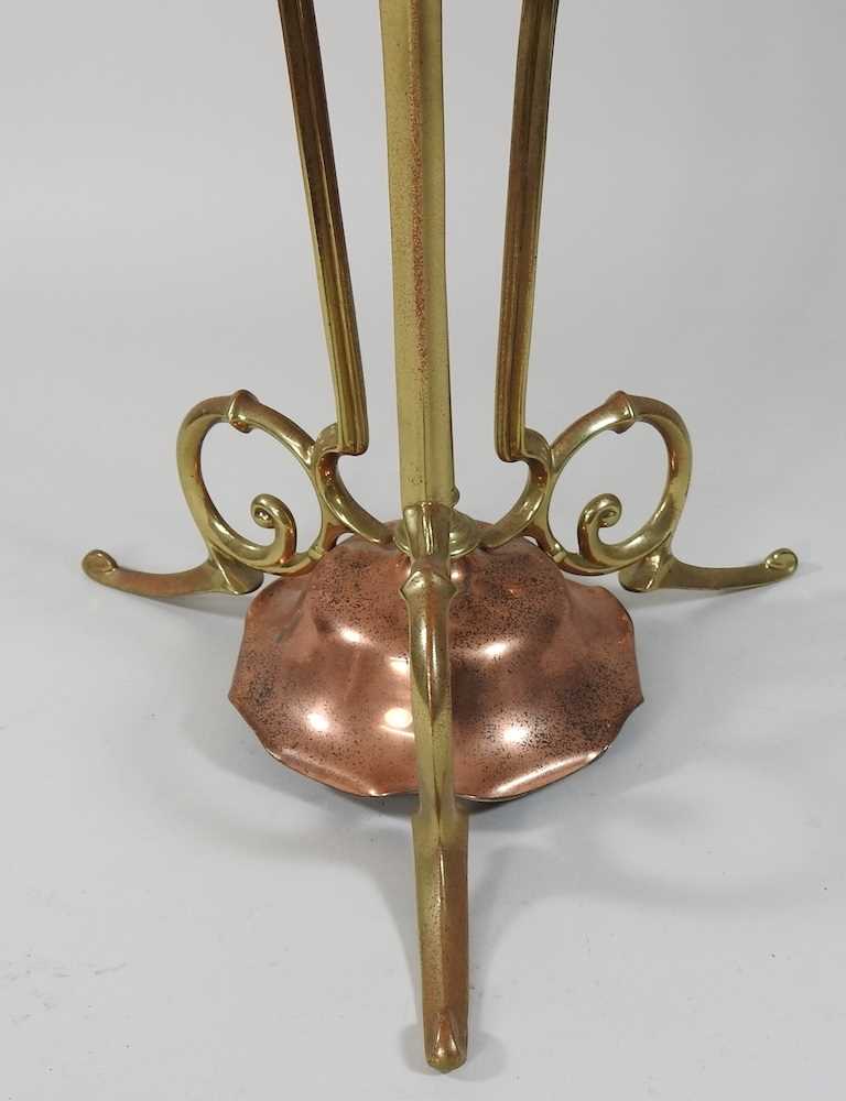 An Arts and Crafts copper and brass oil lamp - Image 4 of 10