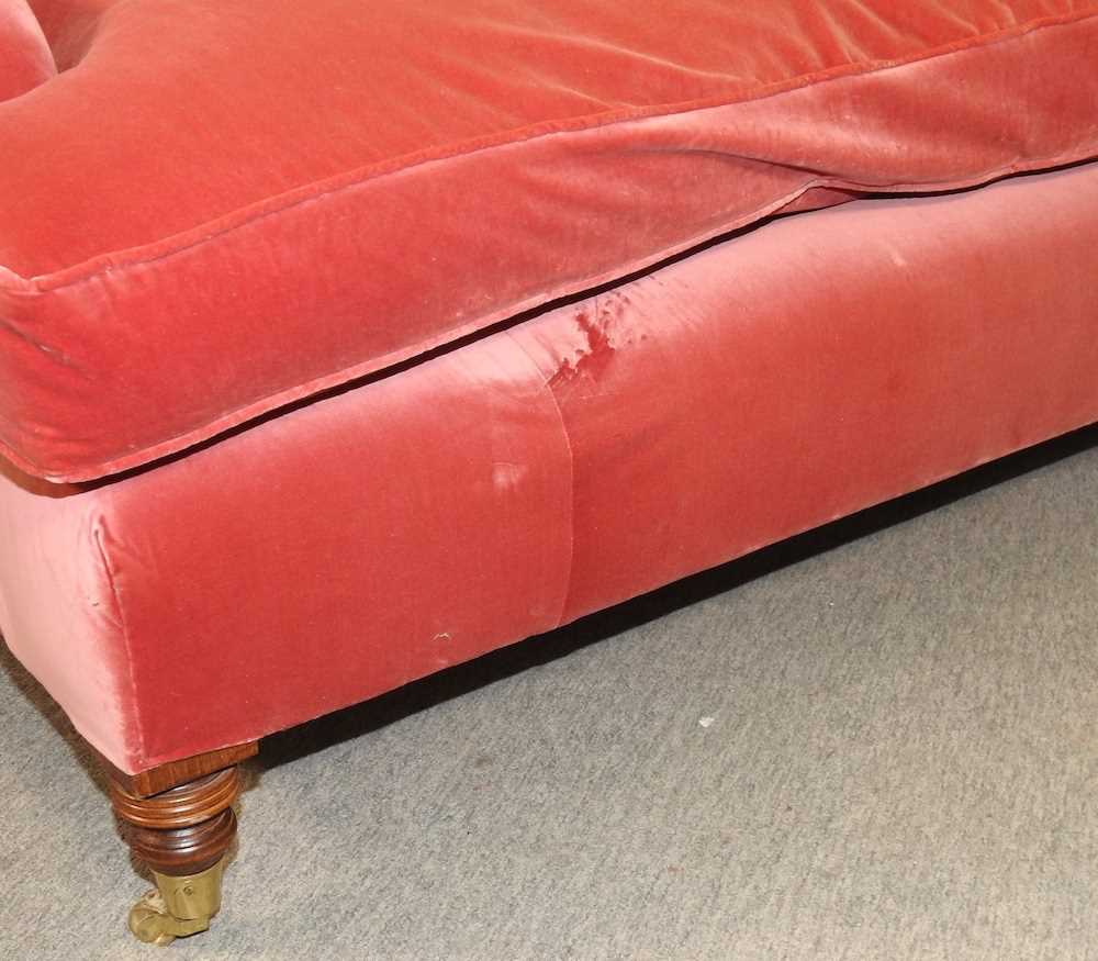 A good quality modern Howard style red velvet upholstered three seat sofa - Image 11 of 18