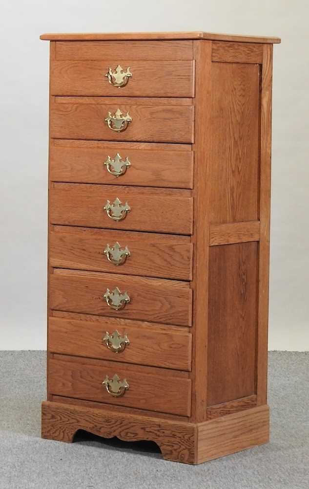 A modern narrow oak chest of drawers - Image 4 of 10