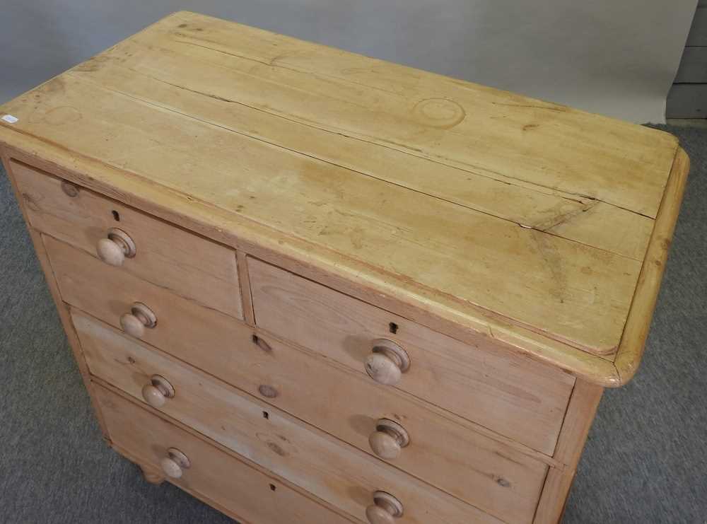 A Victorian pine chest - Image 5 of 9