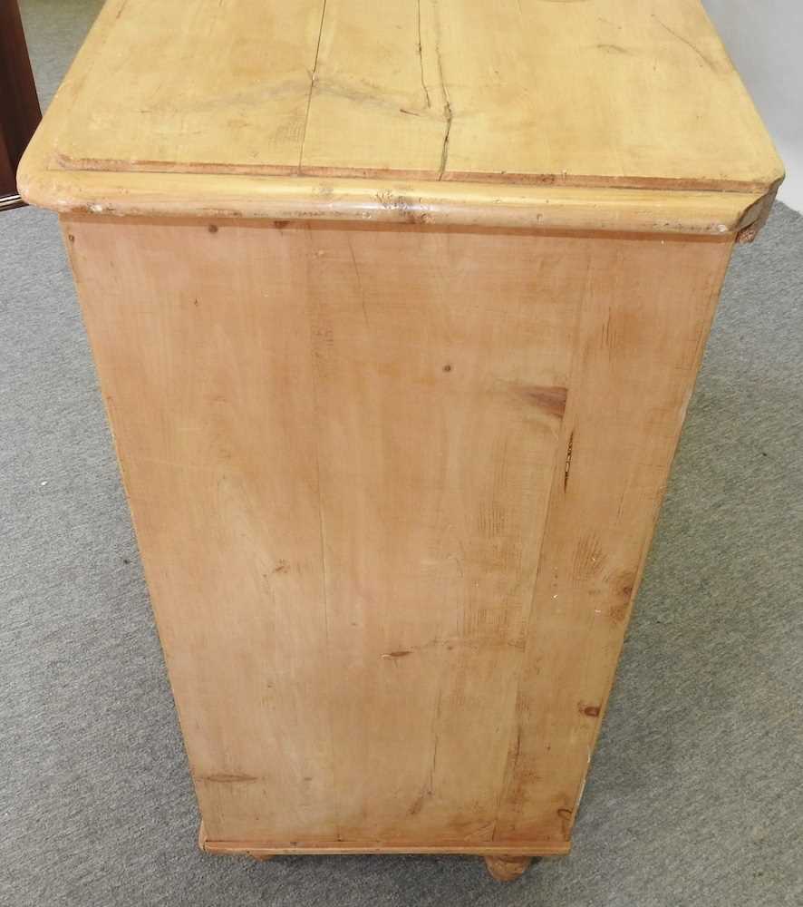 A Victorian pine chest - Image 6 of 9