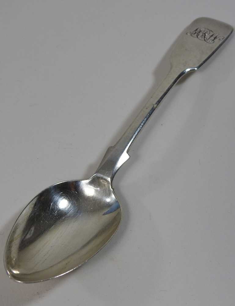 A matched set of six Victorian silver teaspoons - Image 4 of 8