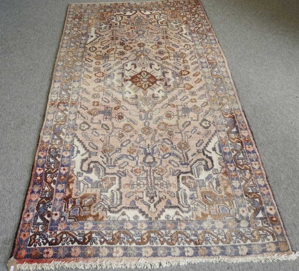 A Persian rug - Image 4 of 13