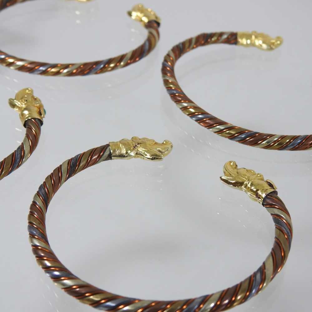 A set of four Chinese bangles of twisted design - Image 3 of 5