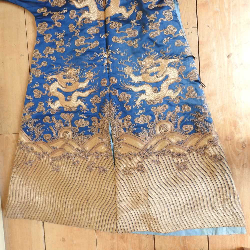 A Chinese blue silk sleeved robe - Image 25 of 35