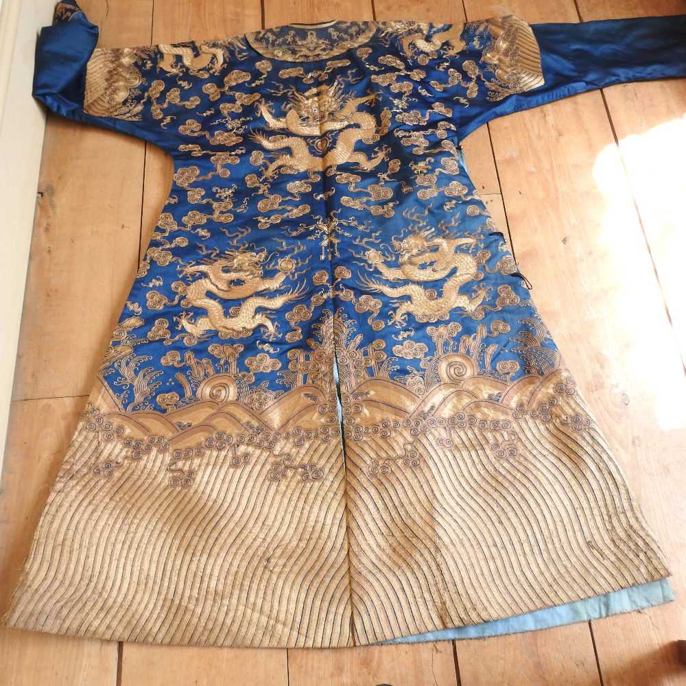 A Chinese blue silk sleeved robe - Image 26 of 35