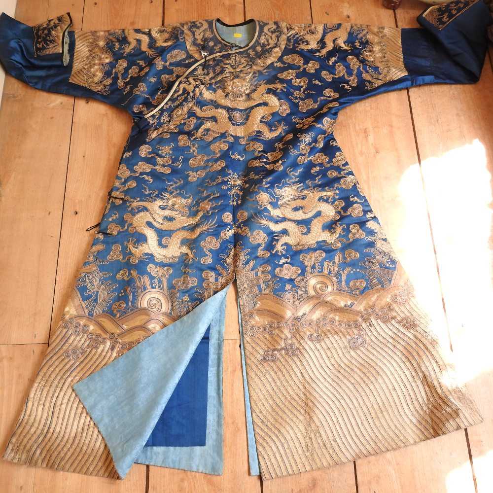A Chinese blue silk sleeved robe - Image 28 of 35