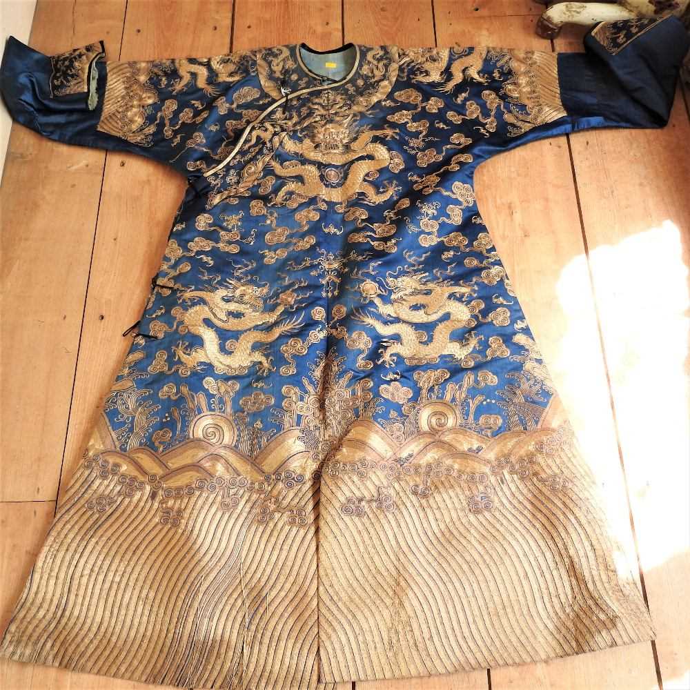 A Chinese blue silk sleeved robe - Image 29 of 35