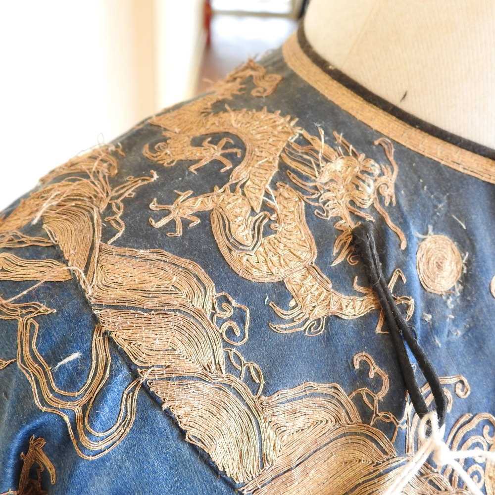 A Chinese blue silk sleeved robe - Image 30 of 35