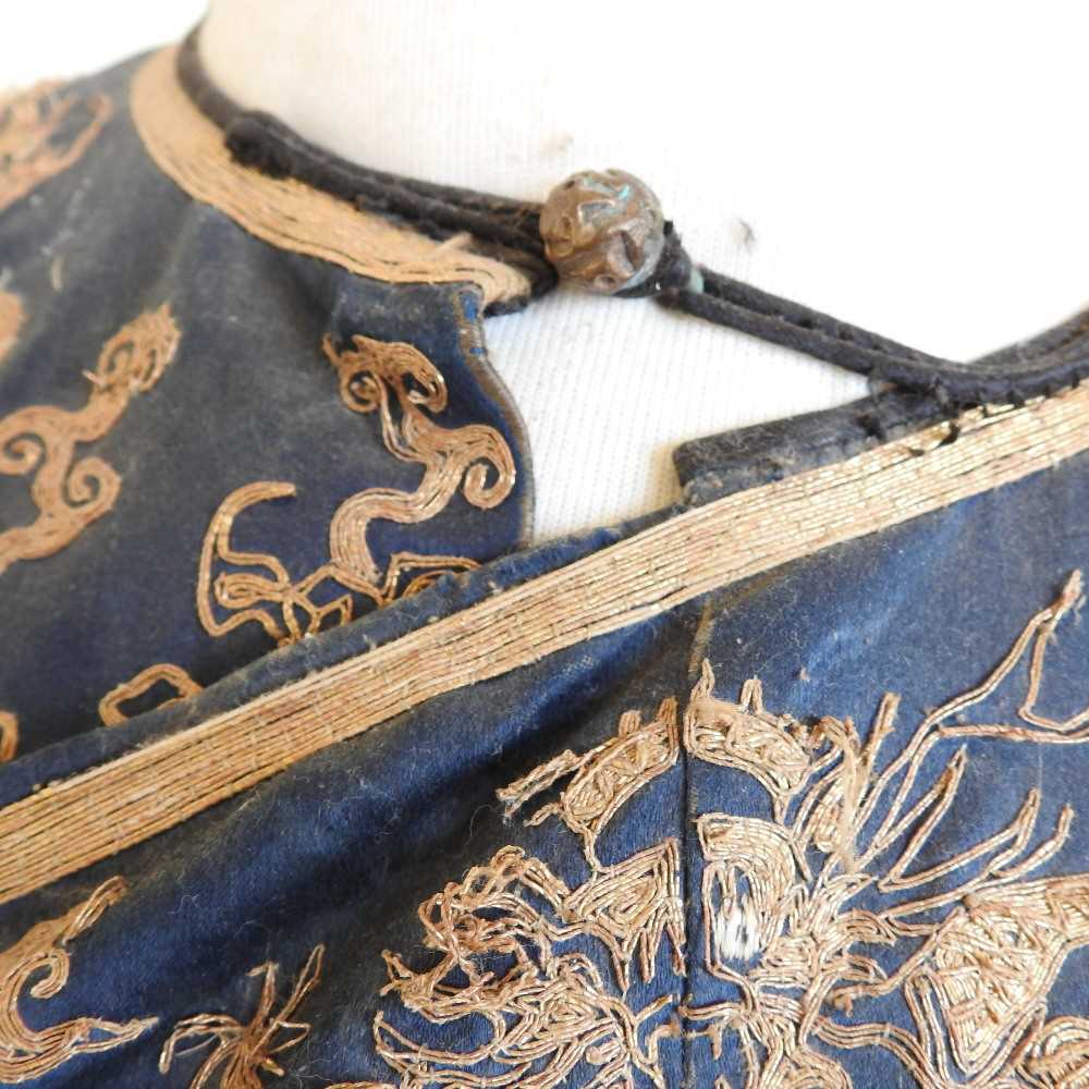 A Chinese blue silk sleeved robe - Image 19 of 35