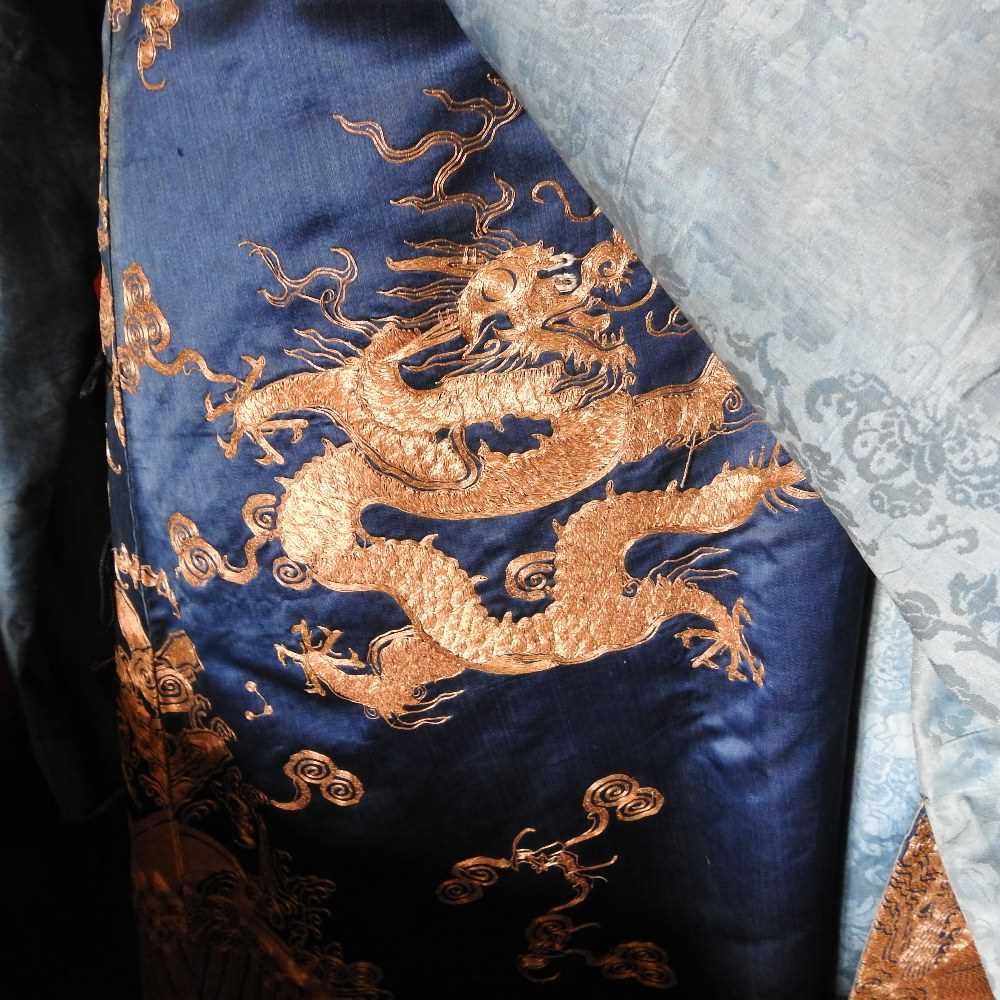 A Chinese blue silk sleeved robe - Image 2 of 35