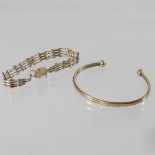 A 9 carat gold bangle