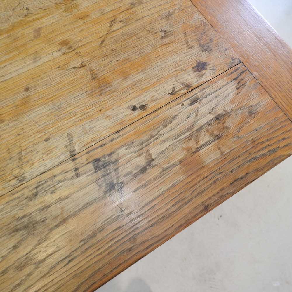 An early 20th century oak refectory table - Image 8 of 8