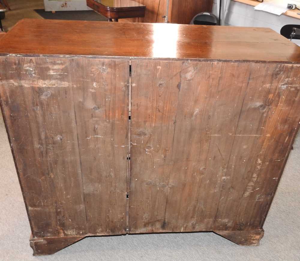 A George III mahogany chest - Image 9 of 12