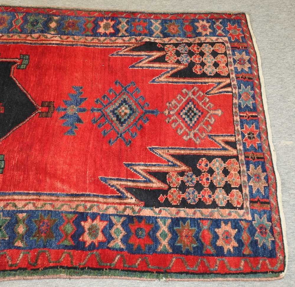A Turkish woollen rug - Image 3 of 3