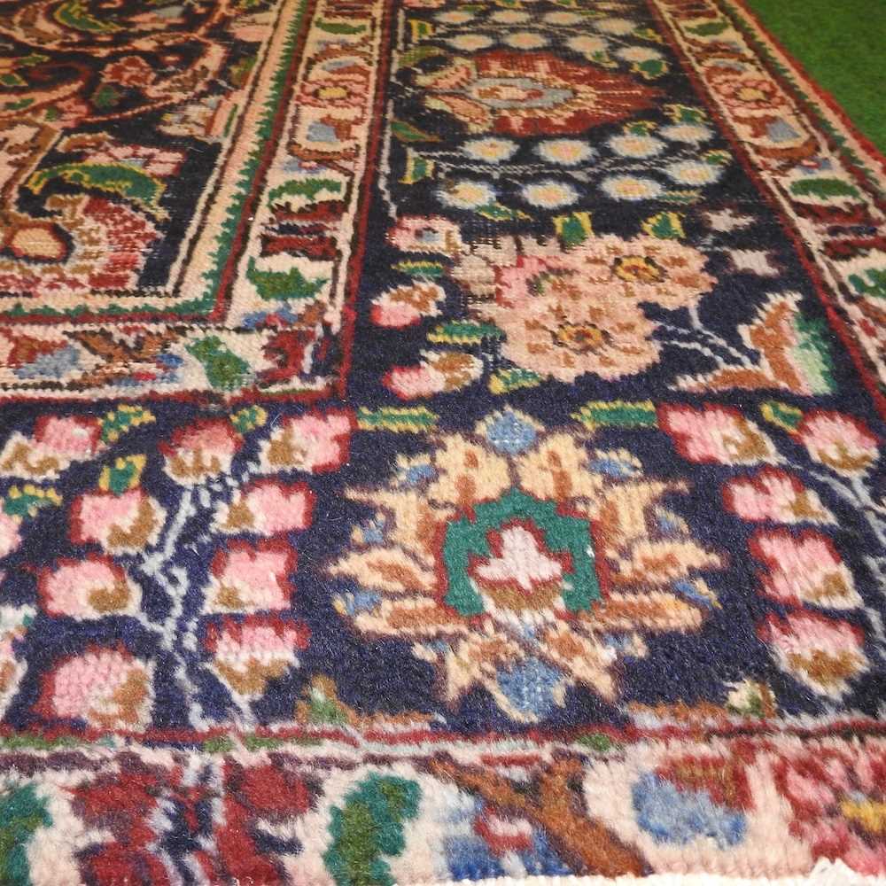 A Persian woollen carpet - Image 5 of 5