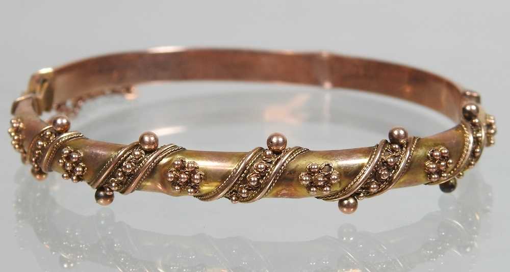 An early 20th century 9 carat gold bangle - Image 3 of 5