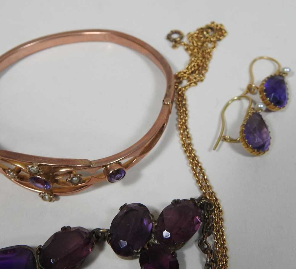 A Victorian 9 carat gold bangle - Image 2 of 5