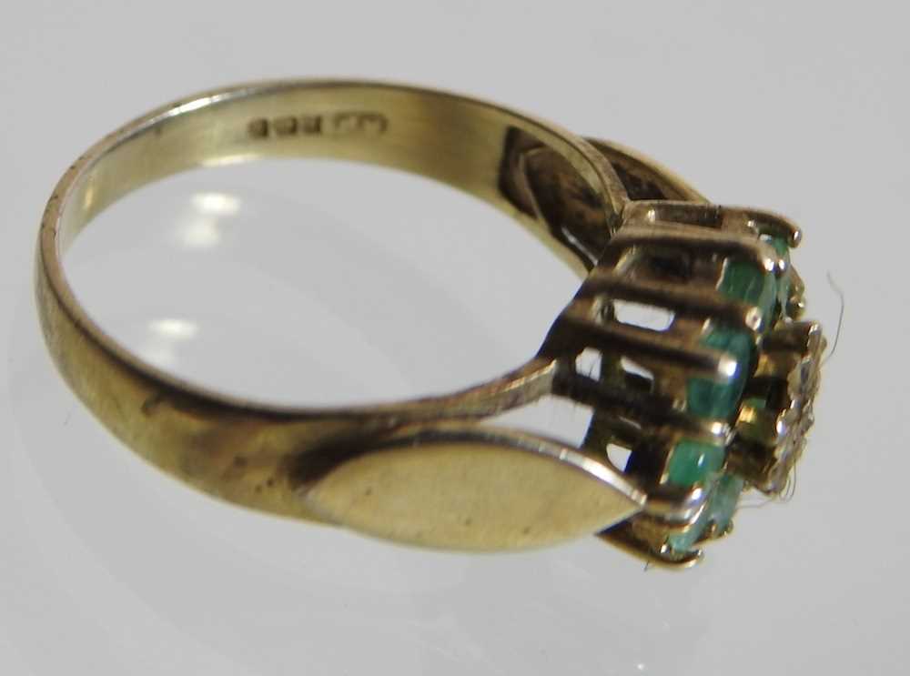 An 18 carat gold five stone diamond ring - Image 5 of 5