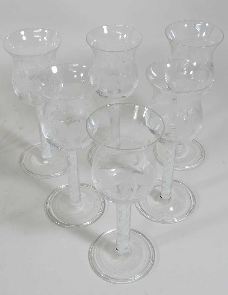 A collection of airtwist and etched drinking glasses - Image 3 of 4