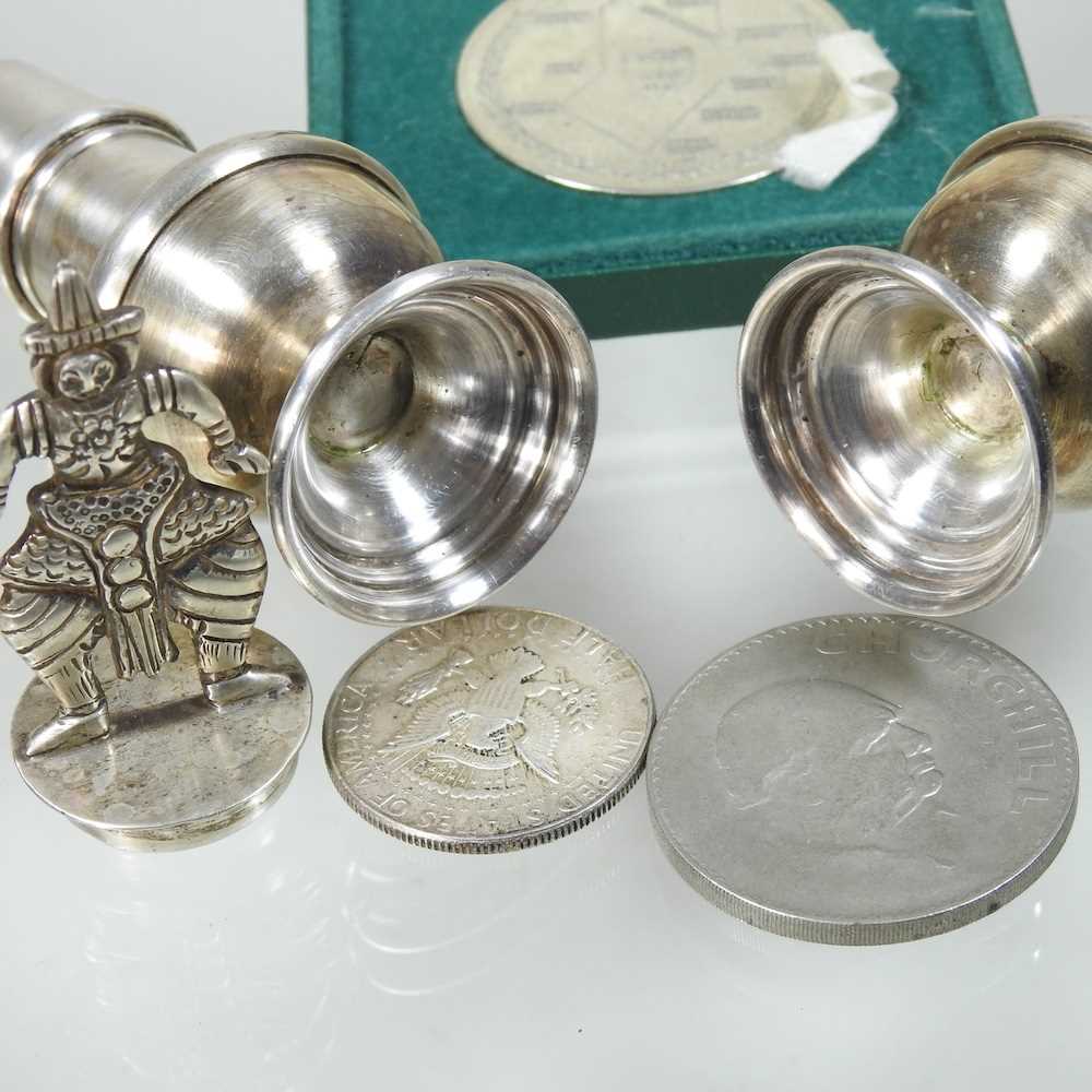 A pair of early 20th century silver peppers - Image 2 of 8