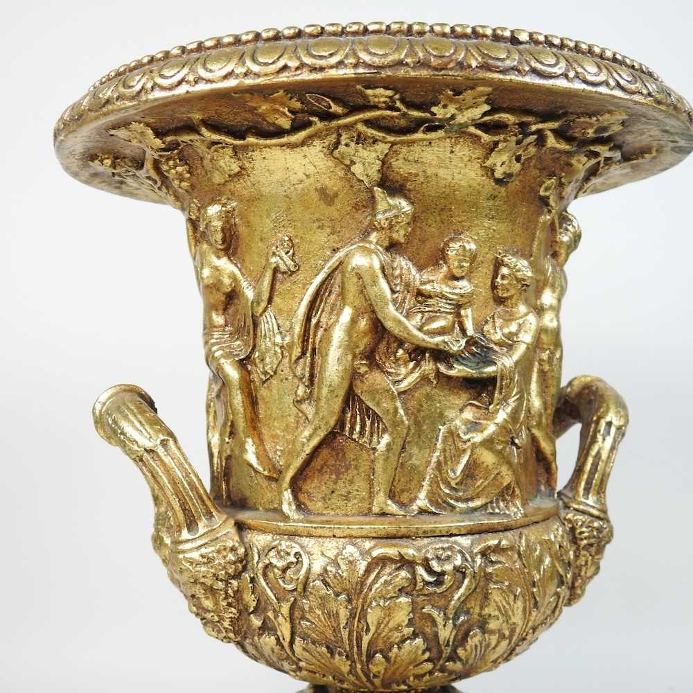 A gilt decorated Grecian style vase - Image 6 of 8