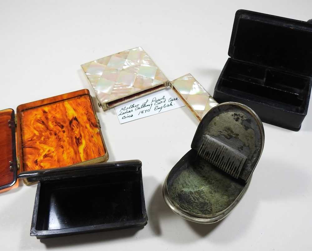 A 19th century mother of pearl visiting card case - Image 3 of 3