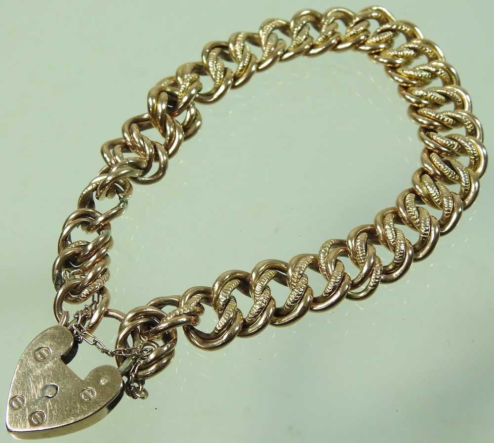 An unmarked curb link bracelet - Image 3 of 3