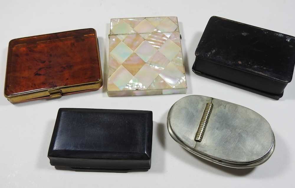 A 19th century mother of pearl visiting card case - Image 2 of 3