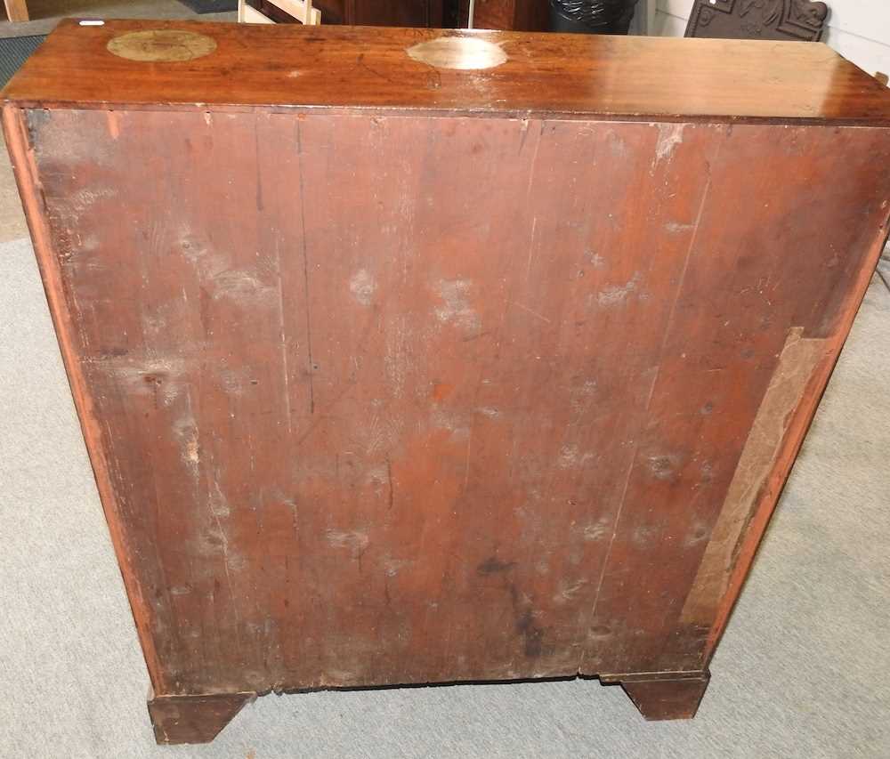 A George III mahogany bureau - Image 2 of 4