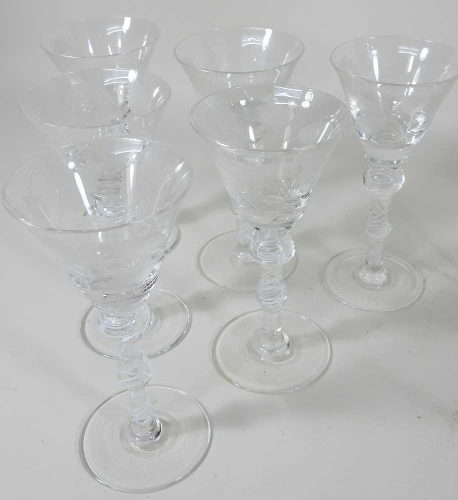 A collection of airtwist and etched drinking glasses - Image 2 of 4