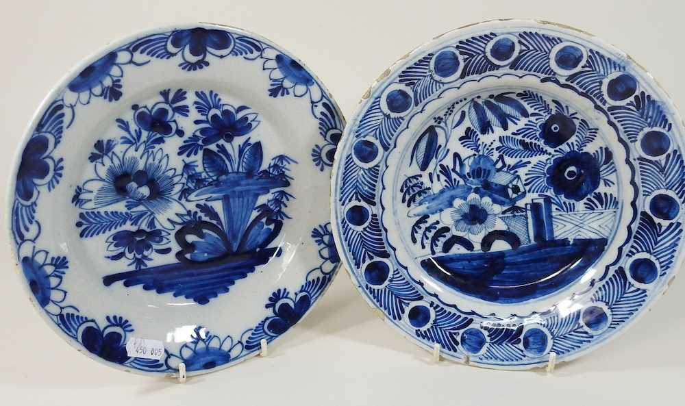 A collection of 18th century Dutch Delft plates - Image 13 of 16