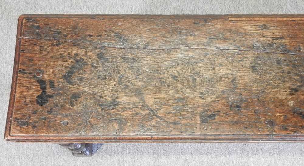 A 19th century oak window seat - Image 3 of 4