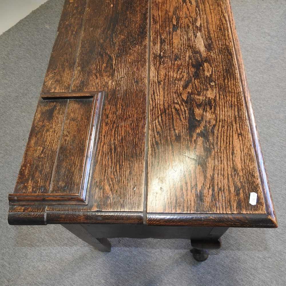 An 18th century oak dresser base - Image 6 of 9