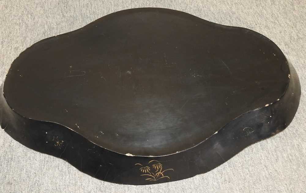 An early 20th century black lacquered tray - Image 2 of 6