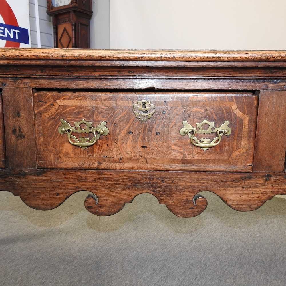 An 18th century oak dresser base - Image 8 of 9