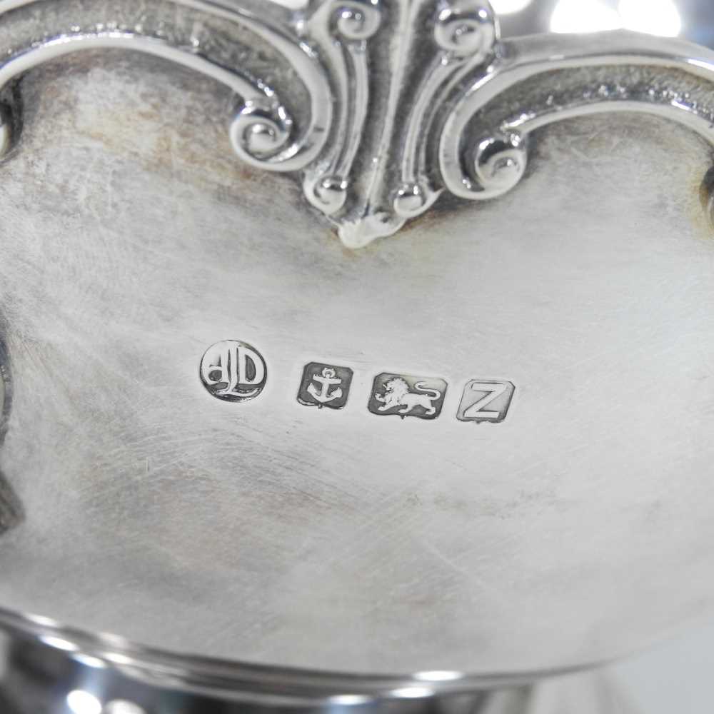 A mid 20th century silver pedestal bowl - Image 2 of 6