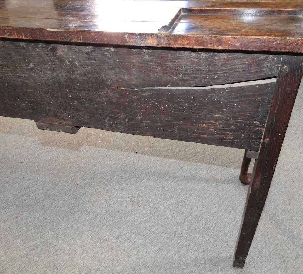 An 18th century oak dresser base - Image 2 of 9