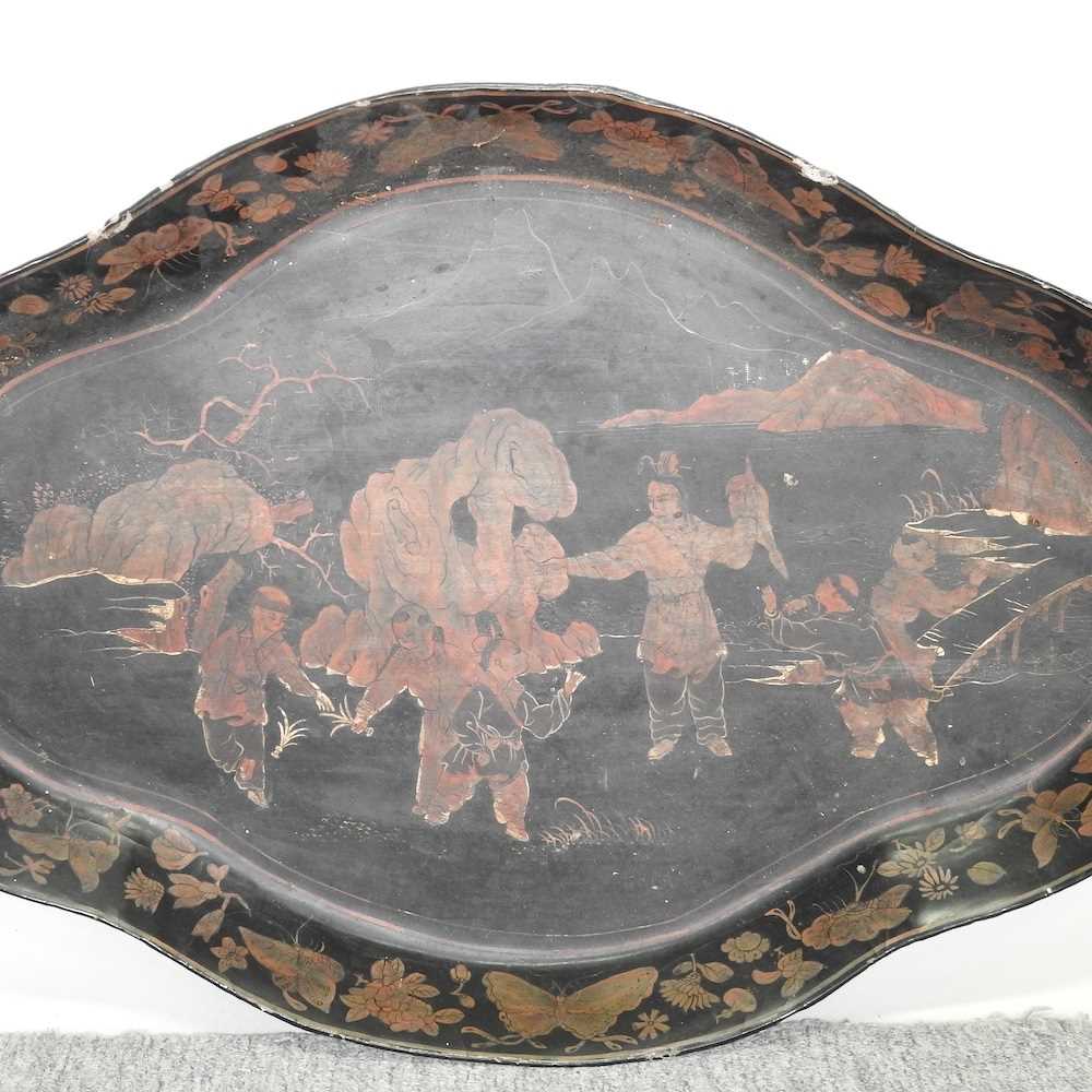 An early 20th century black lacquered tray - Image 3 of 6