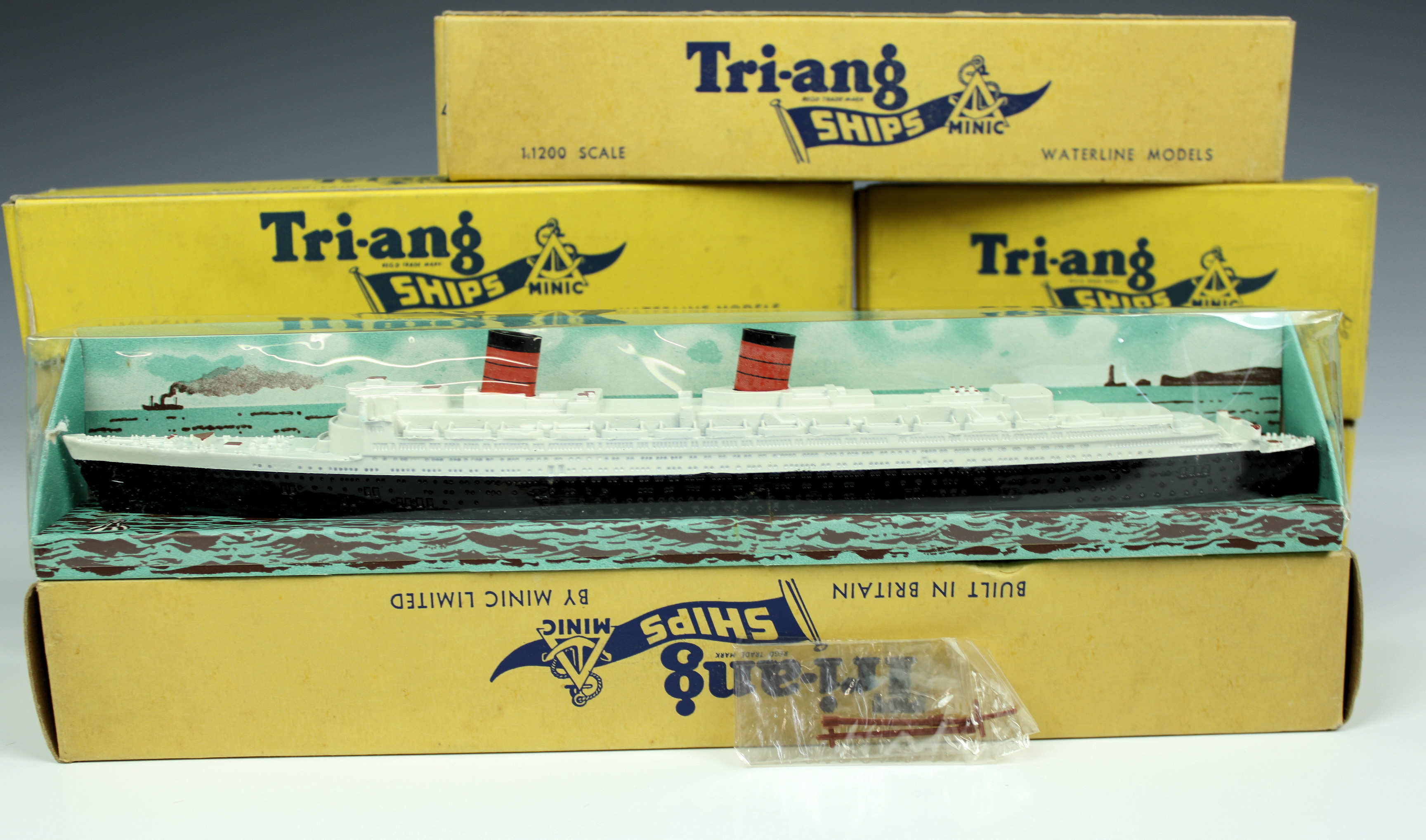 A collection of boxed Triang Minic Ships and harbour fittings Waterline Models, 1:1200 scale to - Image 7 of 8