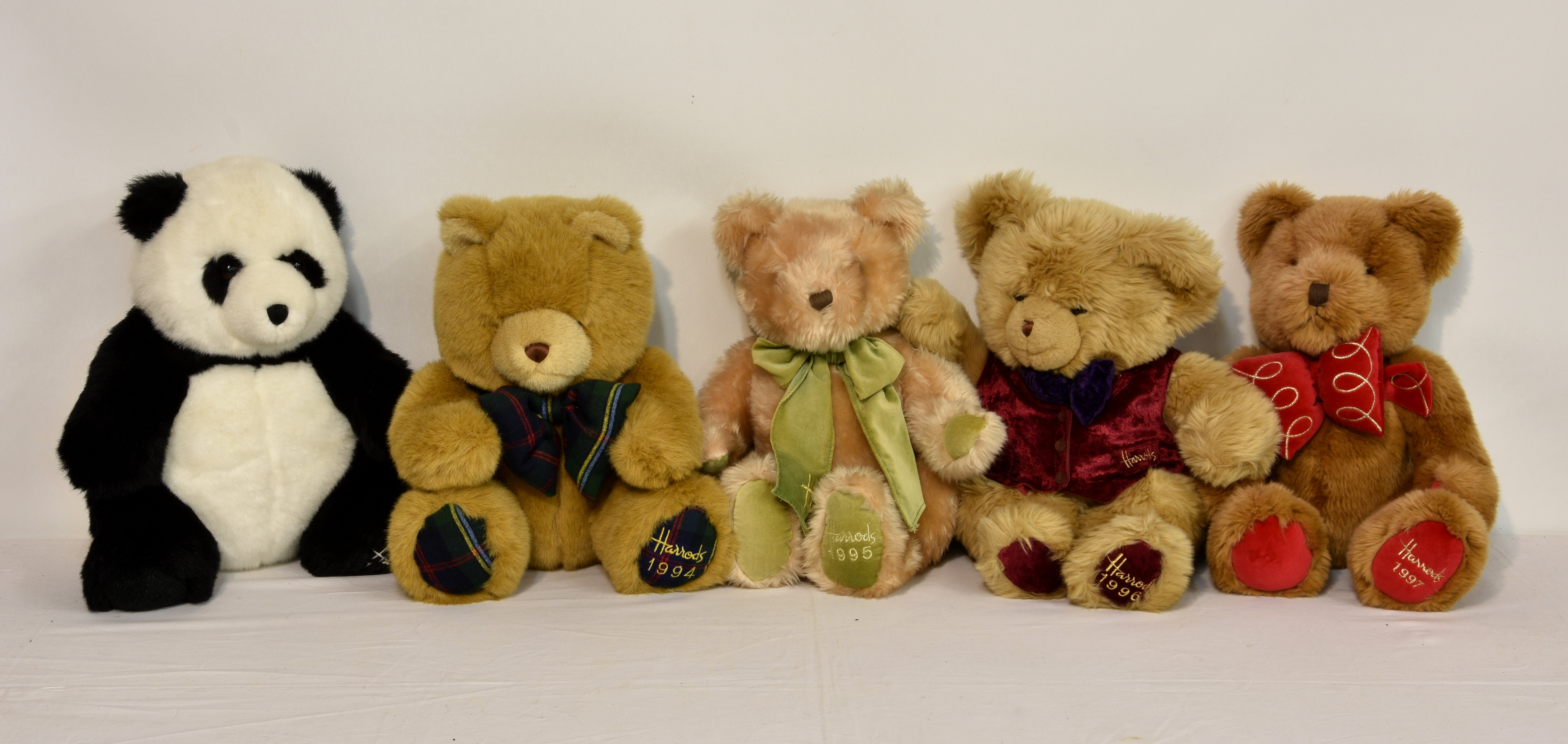 Five Harrods Teddy Bears, comprising of 1993; 1994; 1995; 1996; 1997. (5)