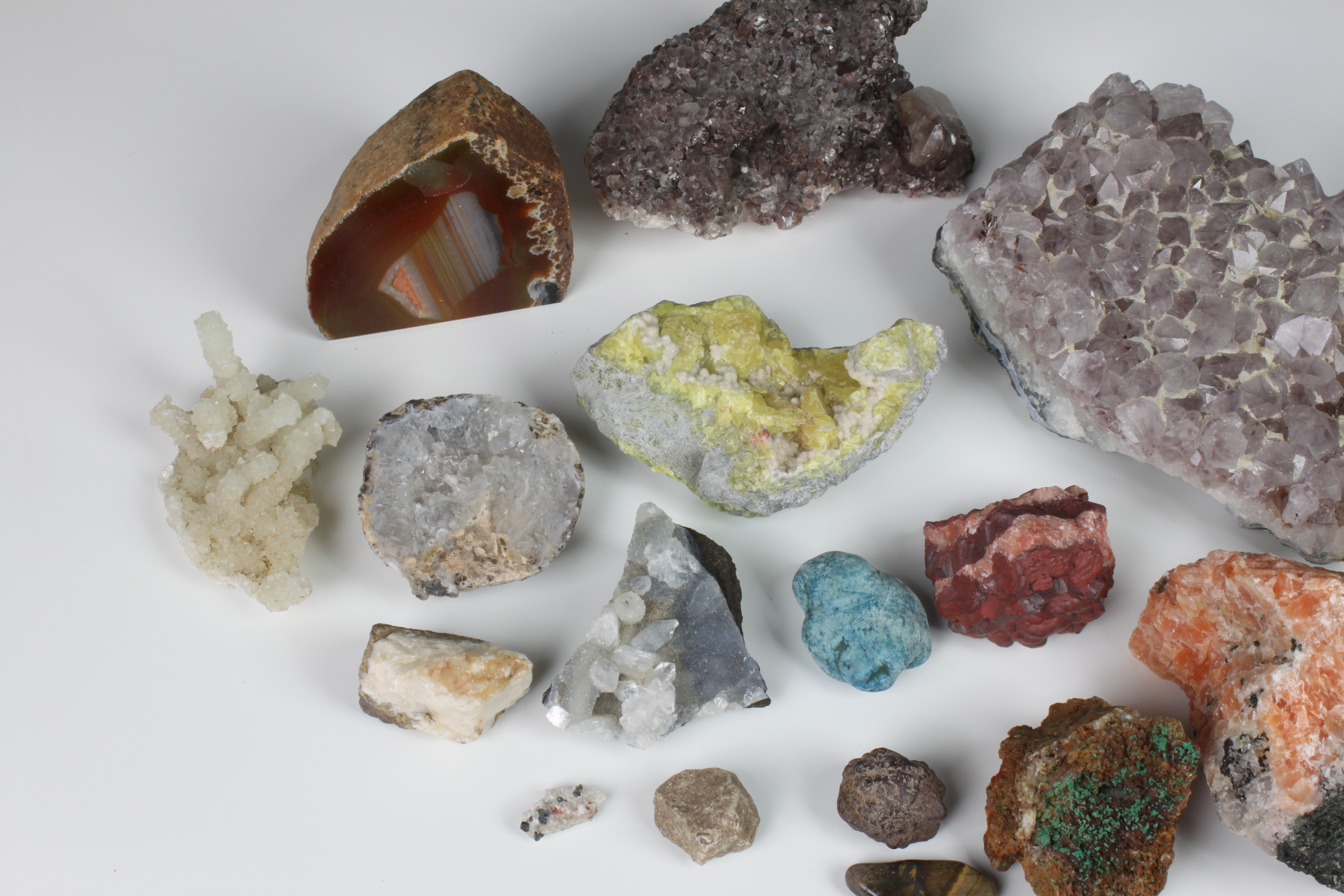 NATURAL HISTORY - A collection of various mineral specimens - fossils etc. - Image 2 of 3