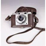 A collection of vintage cameras - lenses and accessories, comprising of Super-frankarette Prontor-